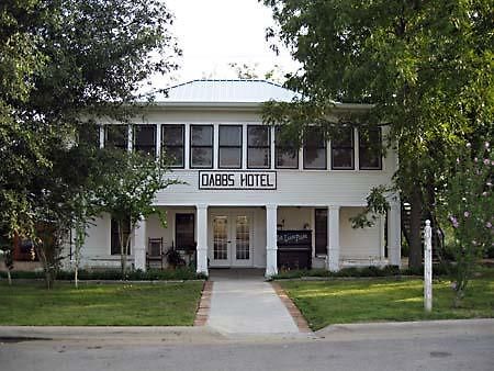 Dabbs Hotel Bed And Breakfast Llano Екстериор снимка