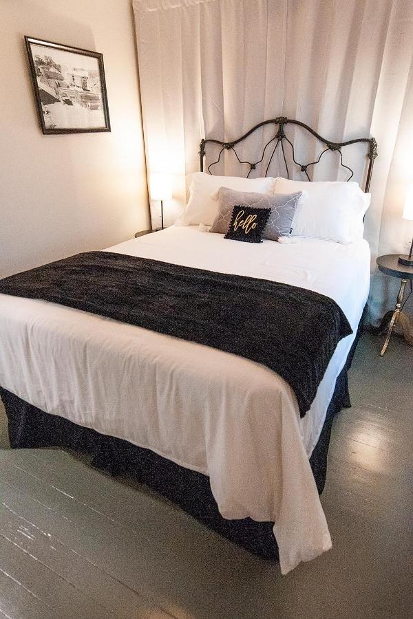 Dabbs Hotel Bed And Breakfast Llano Екстериор снимка