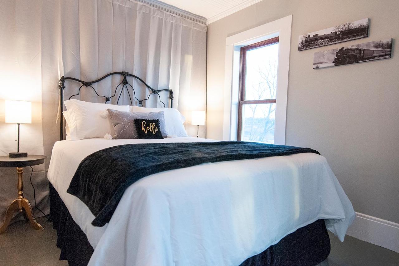 Dabbs Hotel Bed And Breakfast Llano Екстериор снимка