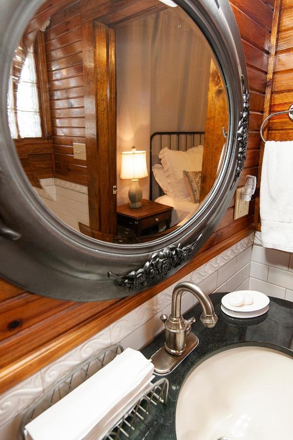 Dabbs Hotel Bed And Breakfast Llano Екстериор снимка