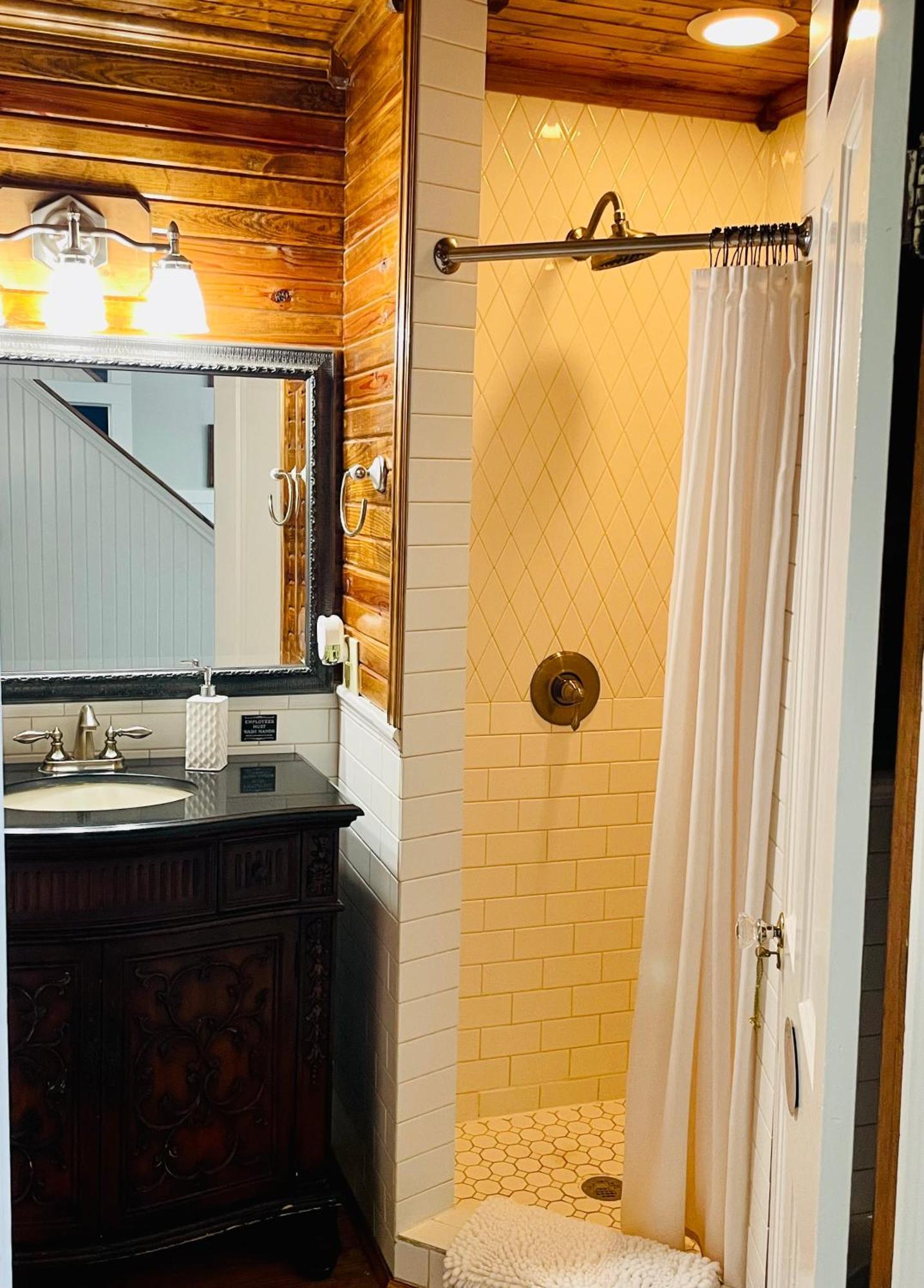 Dabbs Hotel Bed And Breakfast Llano Екстериор снимка