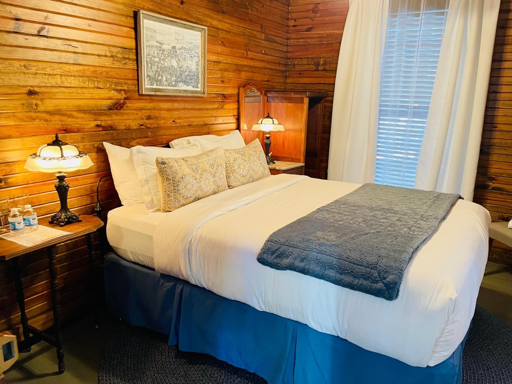 Dabbs Hotel Bed And Breakfast Llano Екстериор снимка