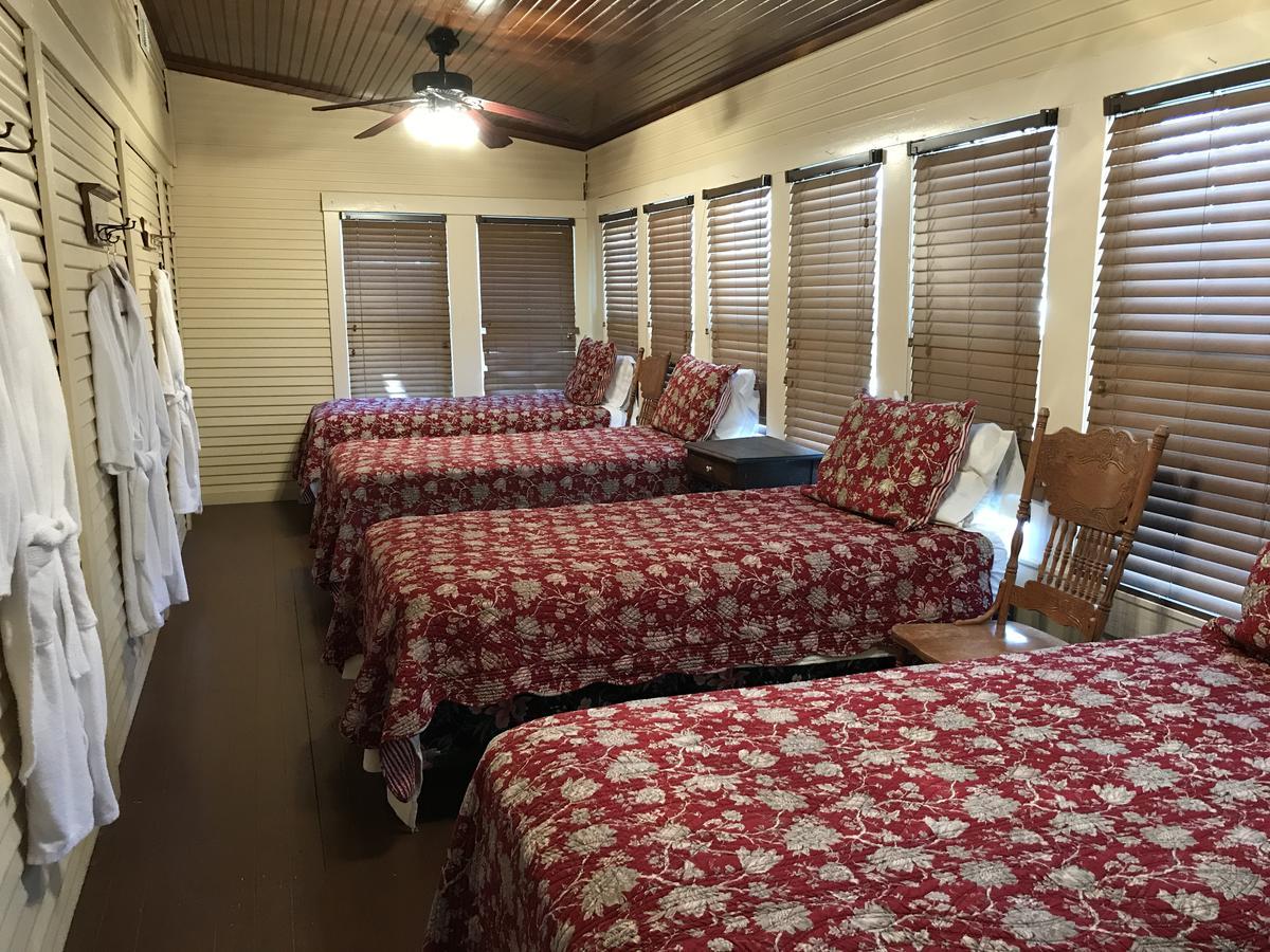 Dabbs Hotel Bed And Breakfast Llano Екстериор снимка