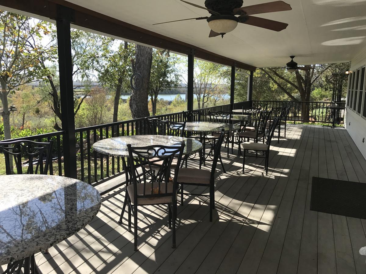 Dabbs Hotel Bed And Breakfast Llano Екстериор снимка