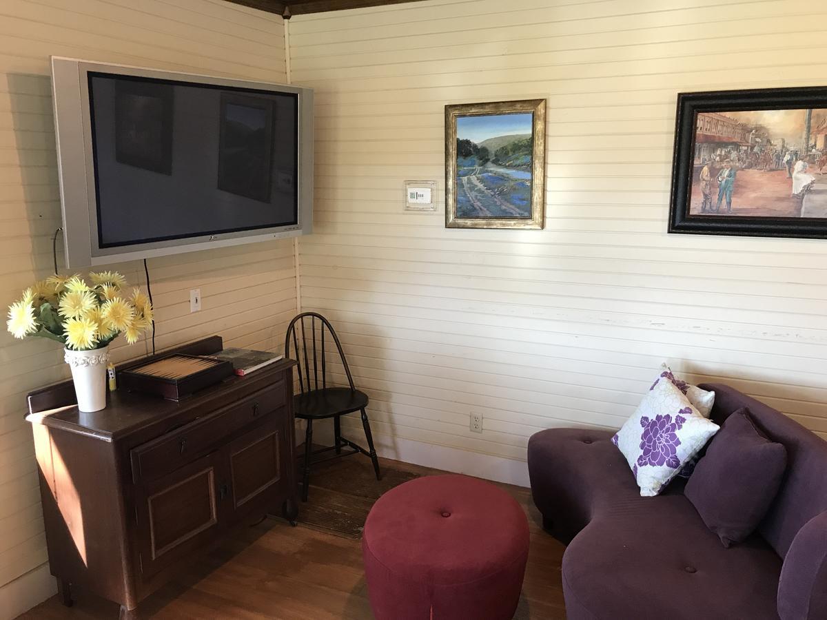 Dabbs Hotel Bed And Breakfast Llano Екстериор снимка