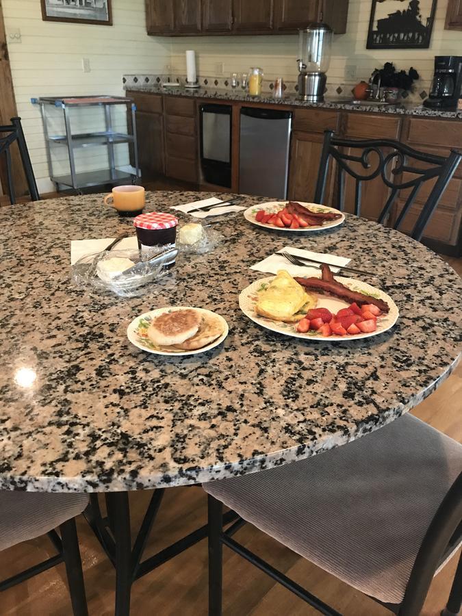 Dabbs Hotel Bed And Breakfast Llano Екстериор снимка